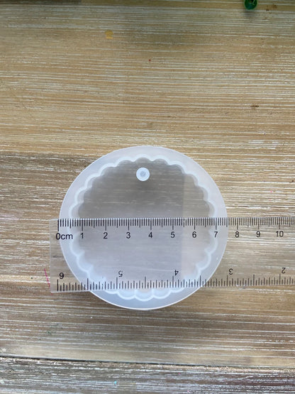 Wavy Edge Circle Mold